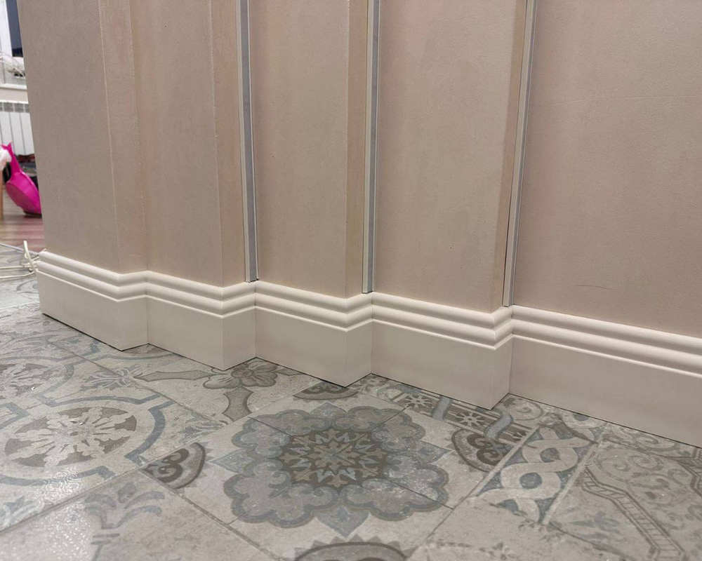 Плинтус СОЛИД 1 UHD 06/105C 105*14*2000. Окраска включена в стоимость