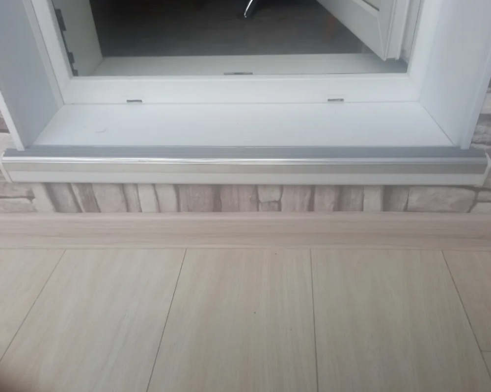 Порог одноуровневый ПС 08.900.01л Серебро