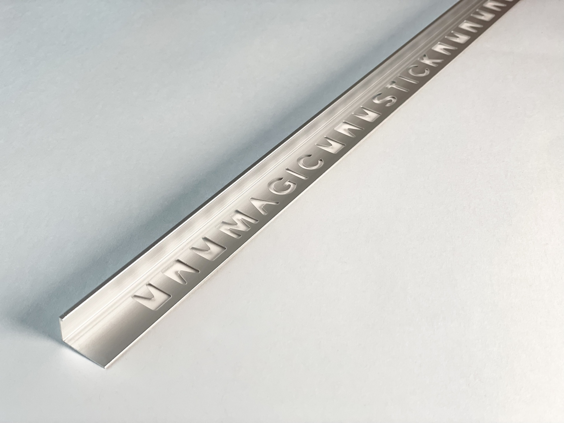 Профиль окантовочный Волшебная палочка MSPK 01-12.2700.01L 12мм 2,7м Серебро Люкс