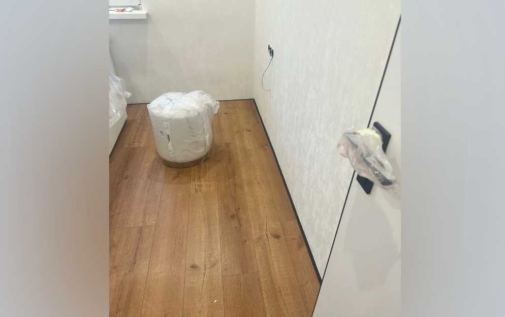 Антиплинтус Апл 01.2700.15. Черный