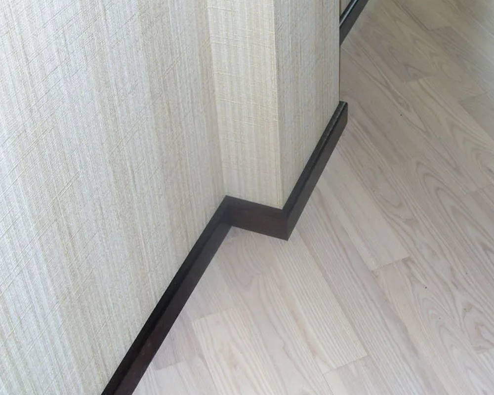 Плинтус напольный Salag Alpha 65*17*2200 мм AP6603 Чёрный