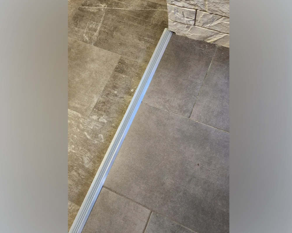 Порог одноуровневый ПС 08.900.01л Серебро