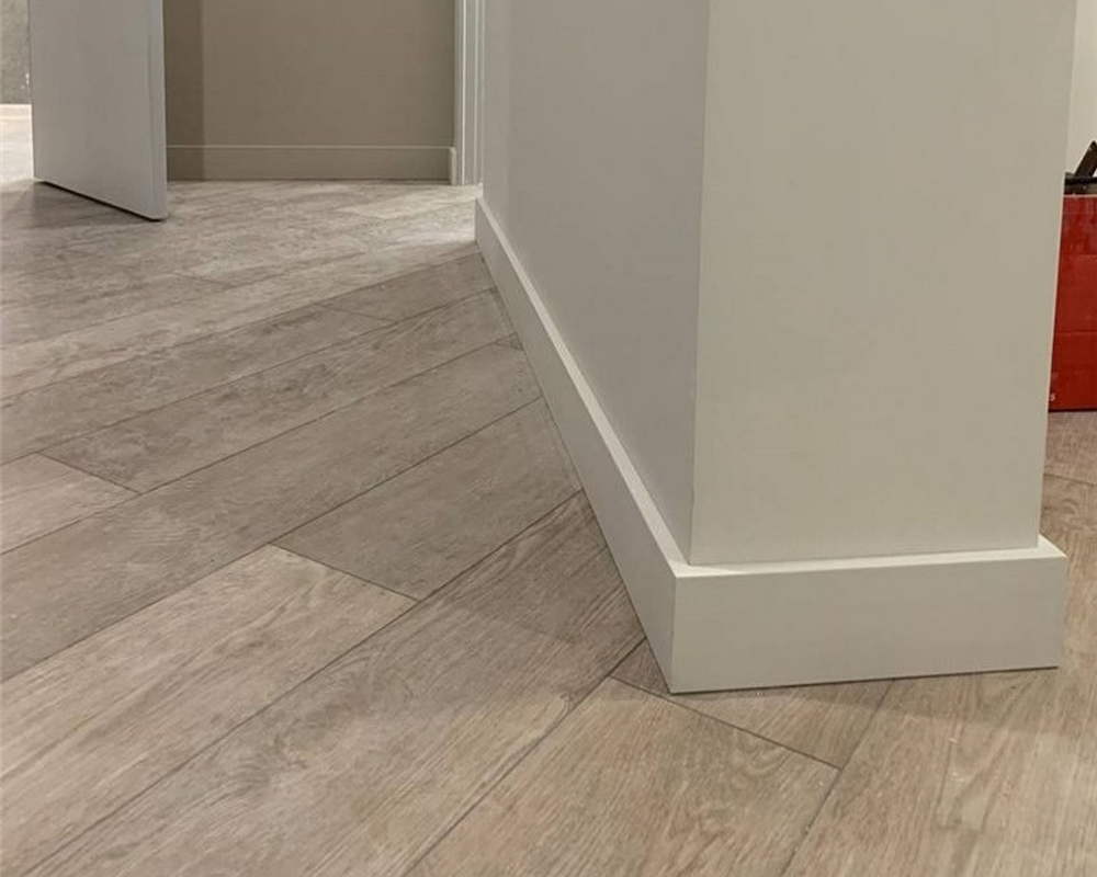 Плинтус напольный Salag Alpha 65*17*2200 мм AP6601 Белый