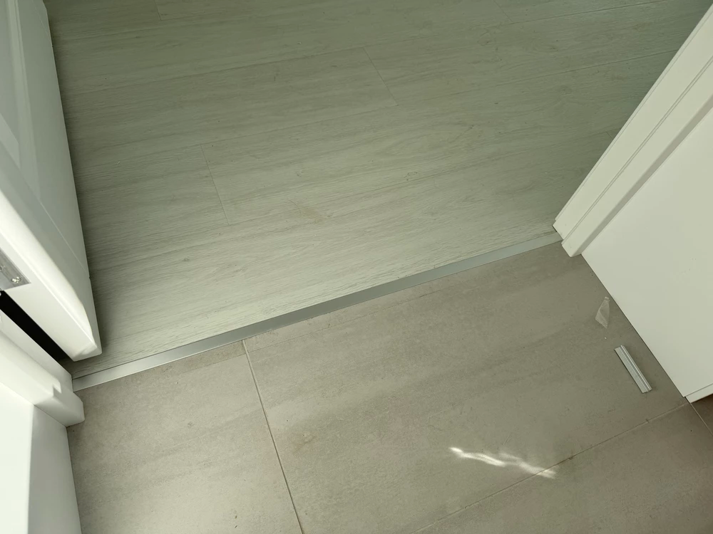 Алюминиевый  профиль ПТ-26 (658)  серебро/мат2,7 м