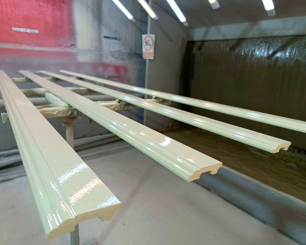 Плинтус из полистирола высокой плотности Волшебная Палочка 80*12*2000. MSPOL 102. Окраска включена в стоимость