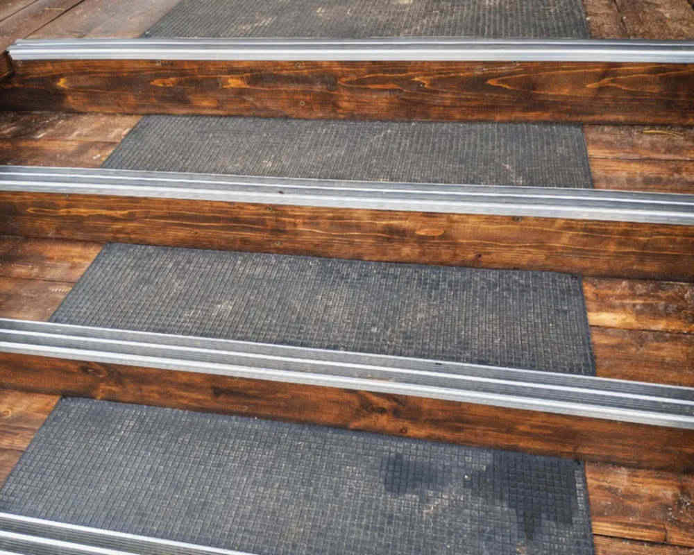 Порог одноуровневый ПС 08.900.01лч Серебро