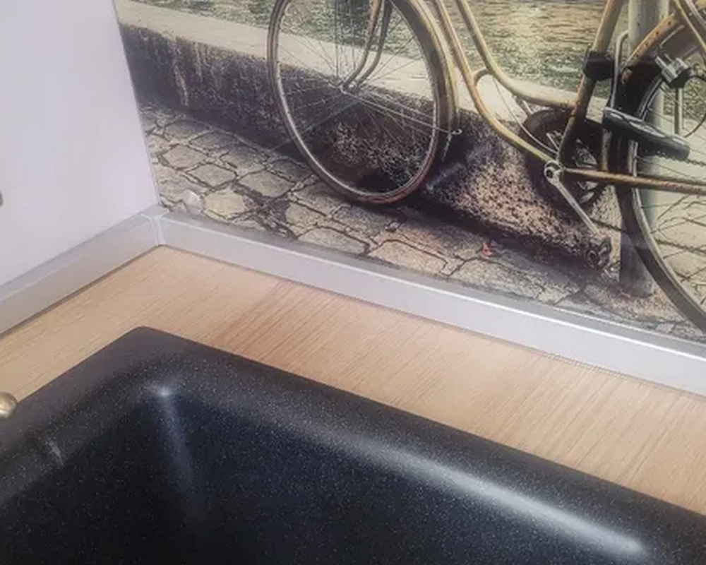 Плинтус для столешниц прямоугольный ПВХ Волшебная палочка 25*12мм 3м 3034 Мрамор марквина синий