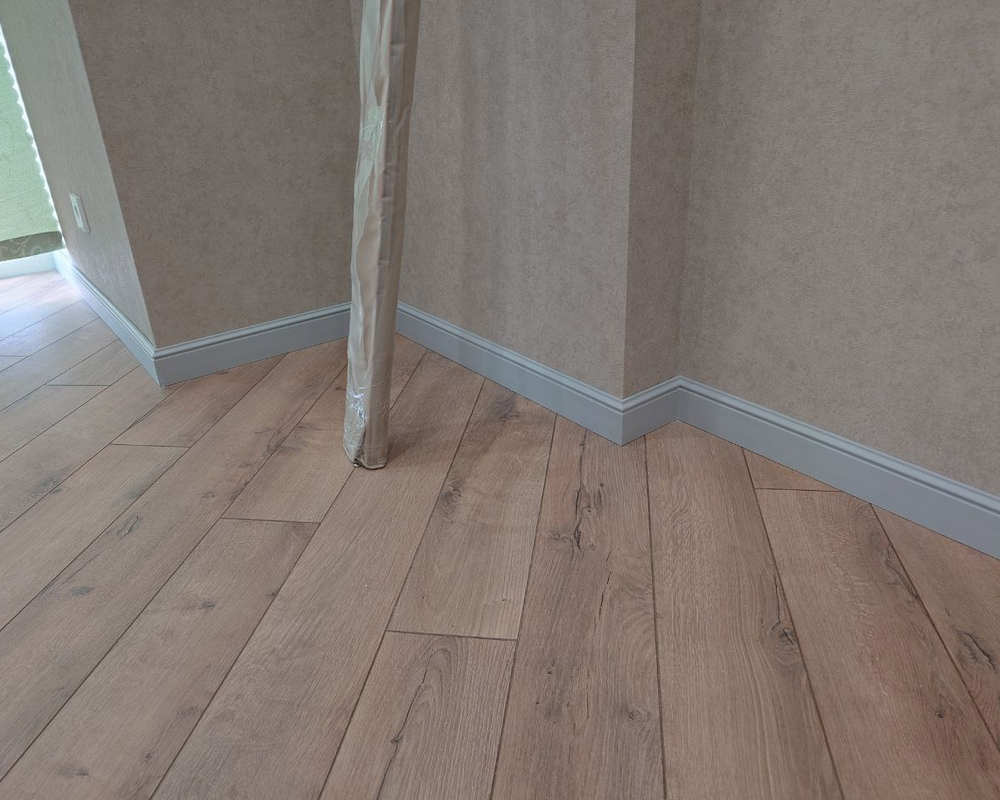 Плинтус из полистирола высокой плотности Волшебная Палочка 80*12*2000. MSPOL 102. Окраска включена в стоимость