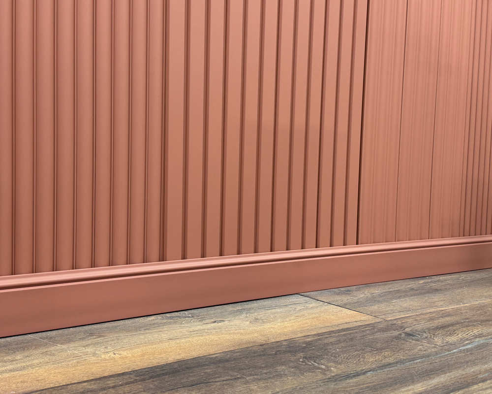 Плинтус СОЛИД 1 UHD 06/105C 105*14*2000. Окраска включена в стоимость