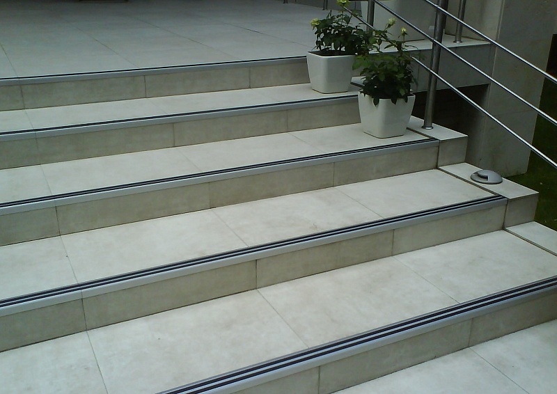 Порог угловой ПУ 71.2700.215 Черный