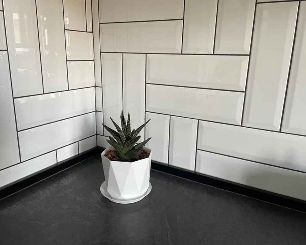 Плинтус для столешниц прямоугольный Алюминий 25*10мм 3,05м. Черный