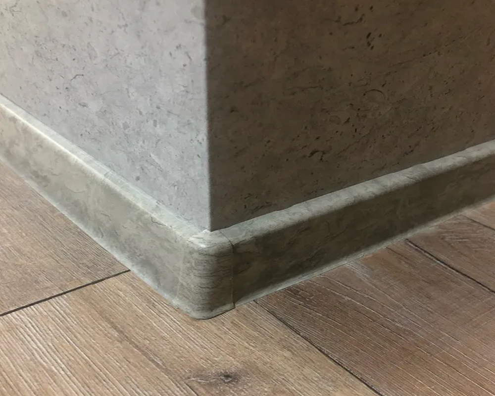 Плинтус ПВХ MAGIC STIСK 77мм 2,2 м MS05 Бетон