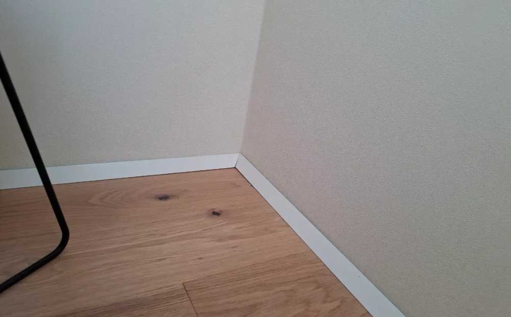 Антиплинтус алюминиевый под светодиодную ленту Апл 03.2700.001 Без покрытия