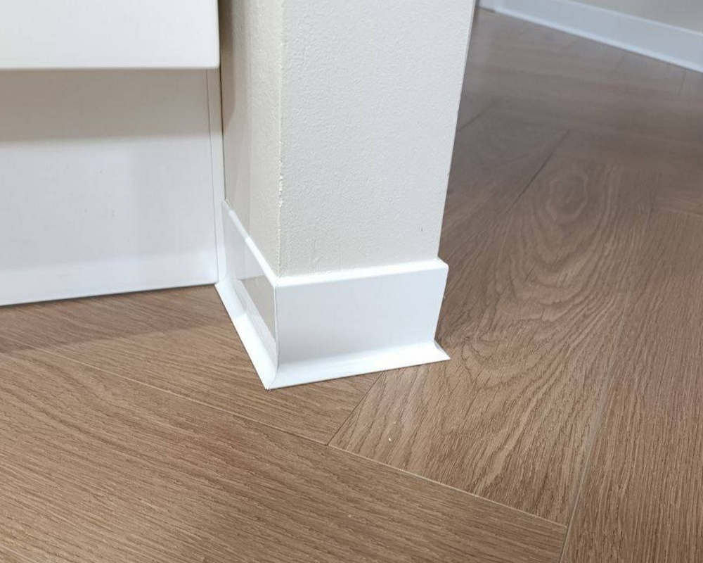 Плинтус алюминиевый Волшебная Палочка 80 мм 3,0 м Белый глянец