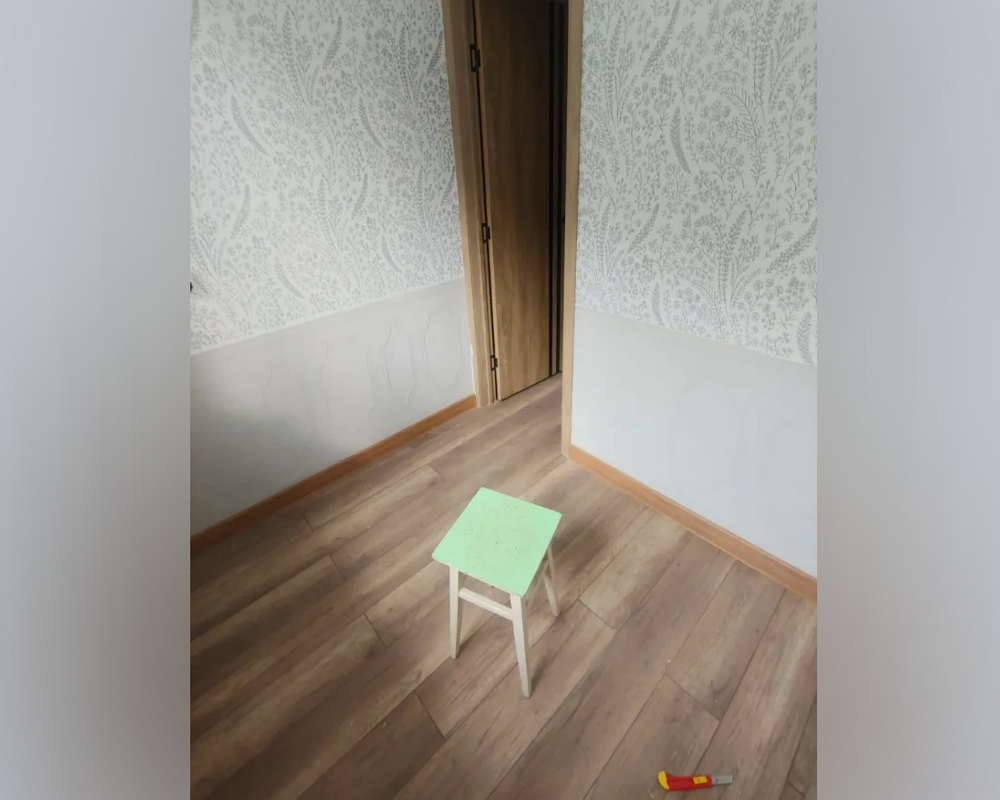 Плинтус ПВХ со съемной панелью Идеал Деконика 70 мм 211 Дуб рустик