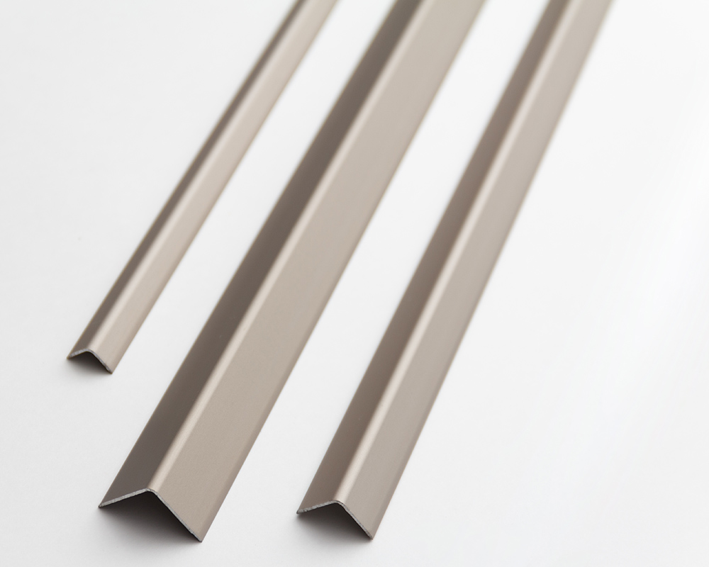 Угол наружный алюминиевый УО 18-27.2700.042л