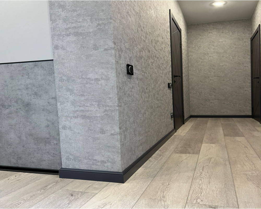 Плинтус напольный Salag Alpha 65*17*2200 мм AP6603 Чёрный